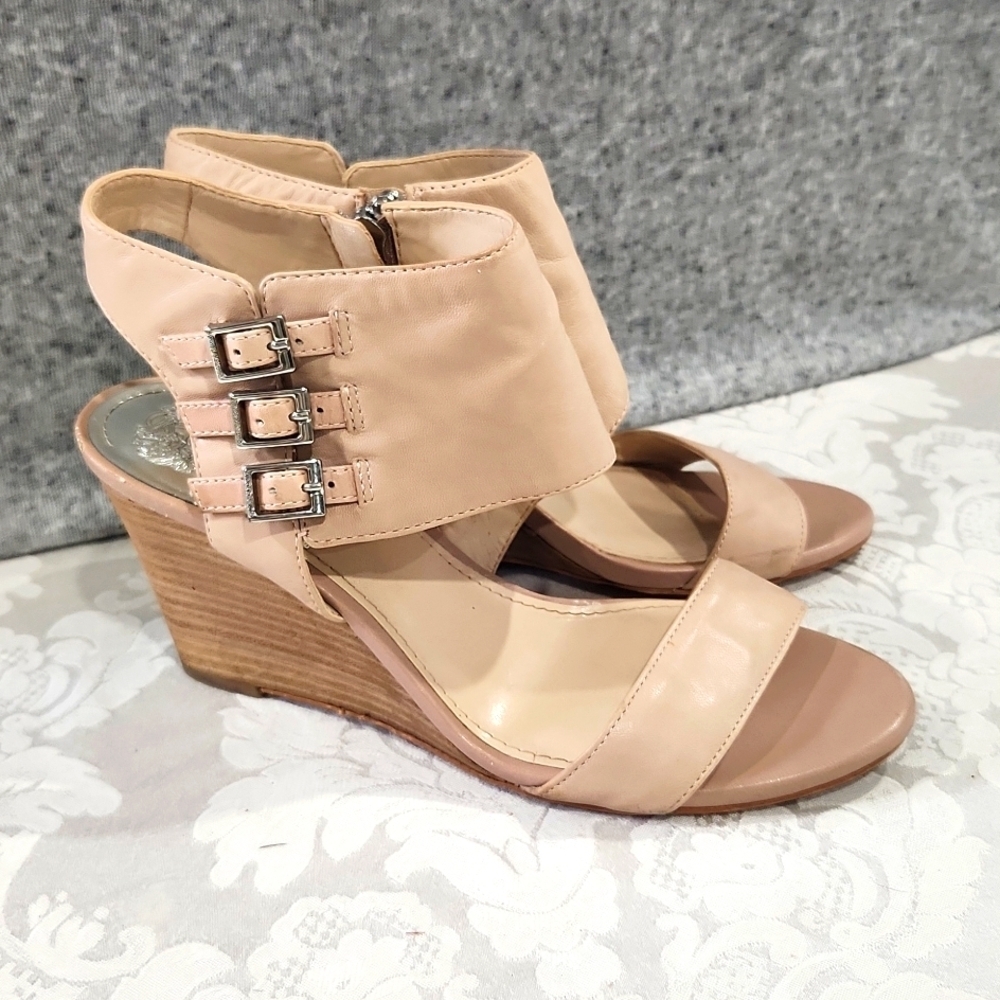 Vince Camuto Strappy leather Wedge Sandals, cream, sz 8M/38, Good condition